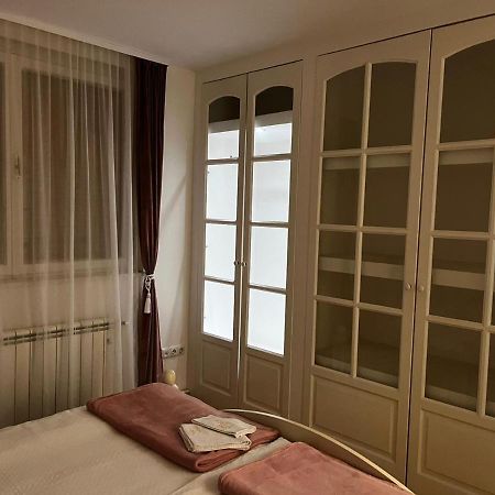 Apartman Gold Maris Apartment คาร์โลวัตส์ ภายนอก รูปภาพ