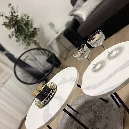 Apartman Gold Maris Apartment คาร์โลวัตส์ ภายนอก รูปภาพ