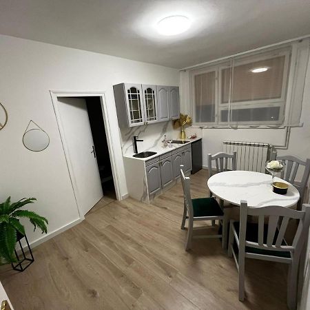 Apartman Gold Maris Apartment คาร์โลวัตส์ ภายนอก รูปภาพ