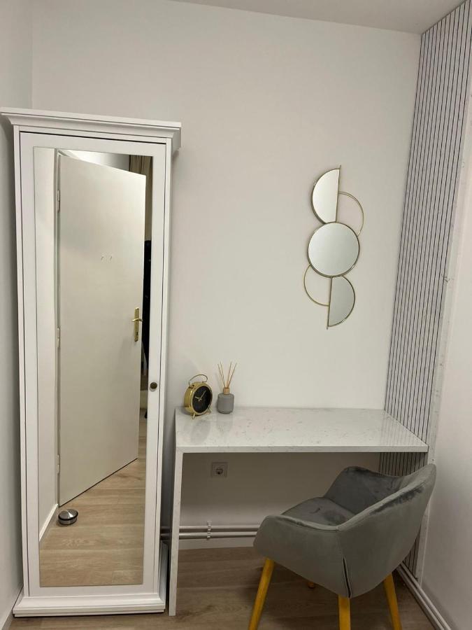 Apartman Gold Maris Apartment คาร์โลวัตส์ ภายนอก รูปภาพ