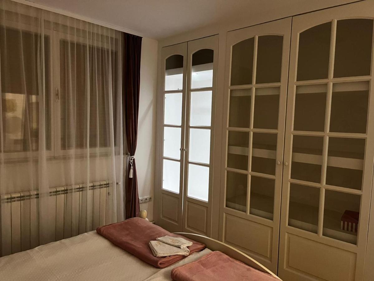 Apartman Gold Maris Apartment คาร์โลวัตส์ ภายนอก รูปภาพ