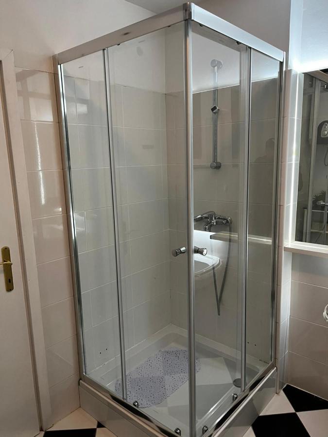 Apartman Gold Maris Apartment คาร์โลวัตส์ ภายนอก รูปภาพ