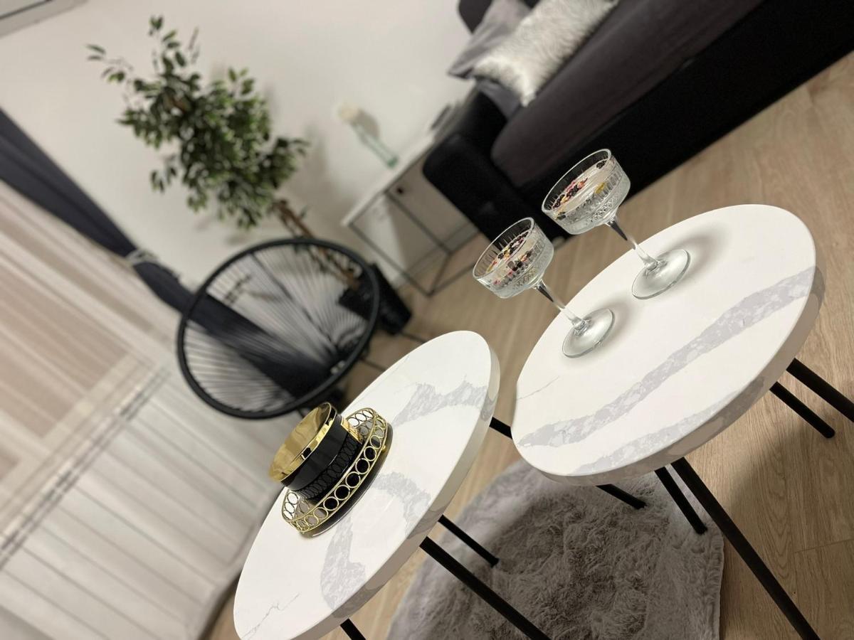 Apartman Gold Maris Apartment คาร์โลวัตส์ ภายนอก รูปภาพ
