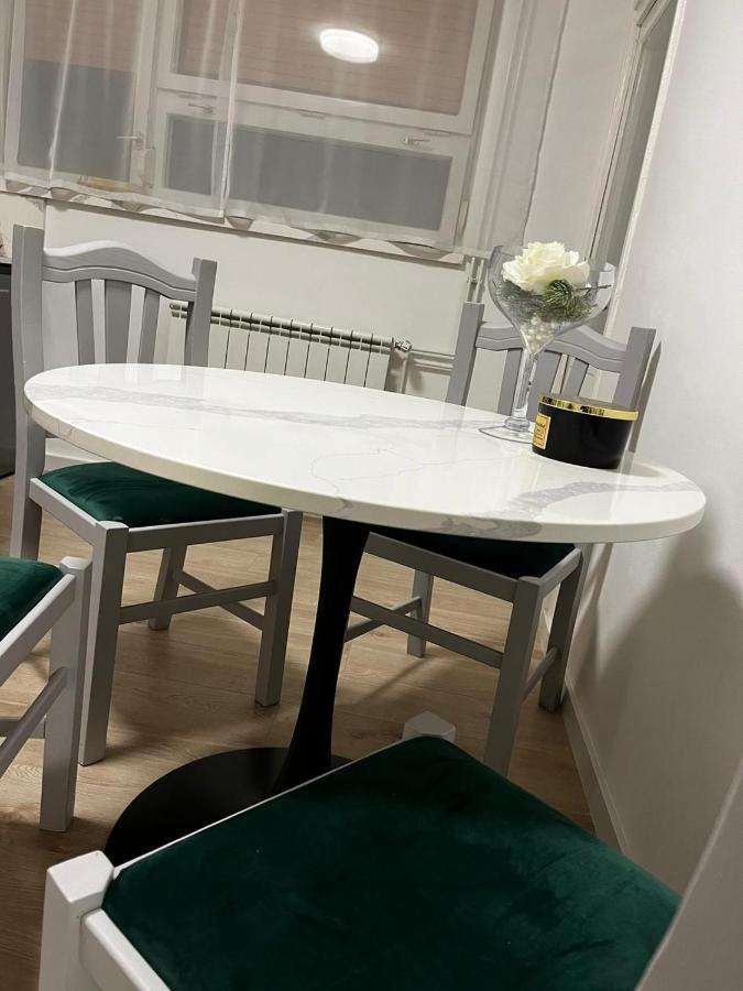Apartman Gold Maris Apartment คาร์โลวัตส์ ภายนอก รูปภาพ