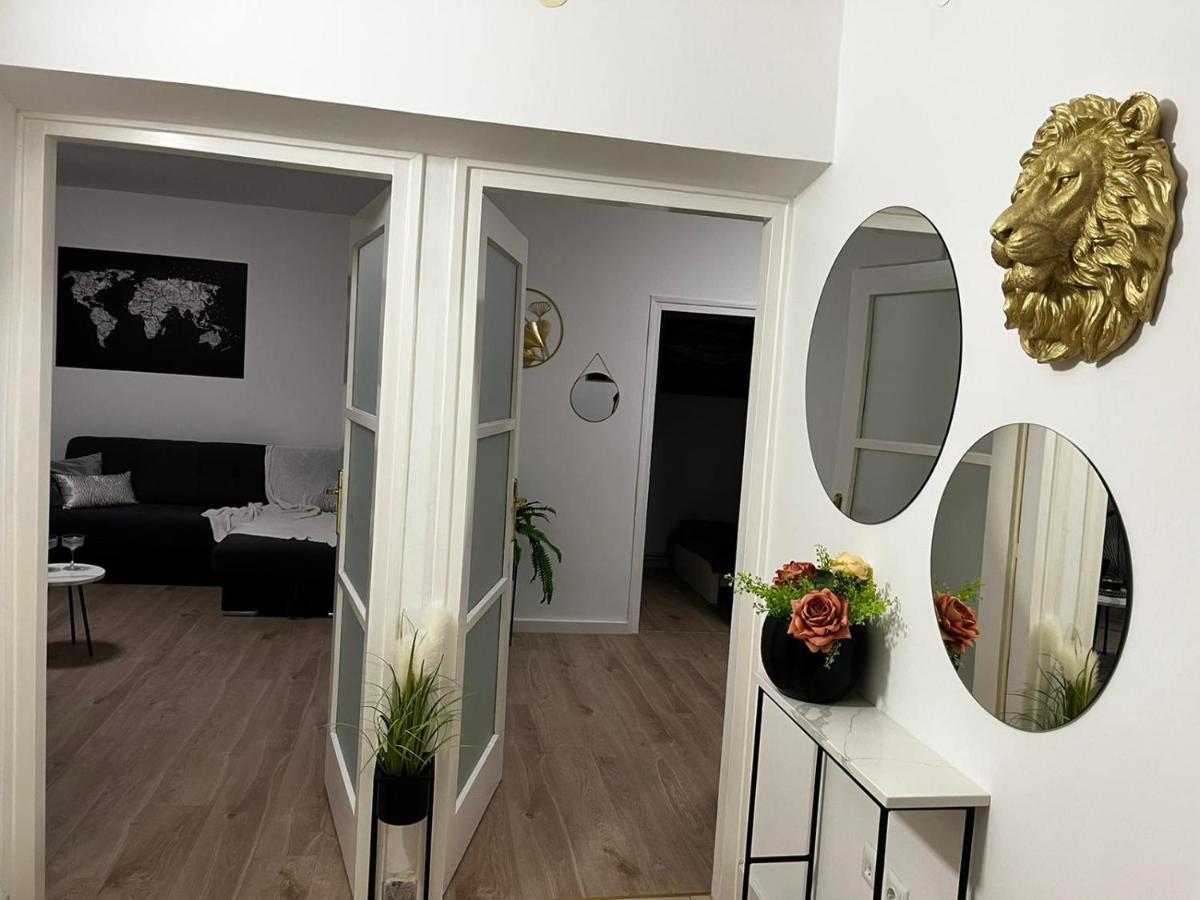 Apartman Gold Maris Apartment คาร์โลวัตส์ ภายนอก รูปภาพ